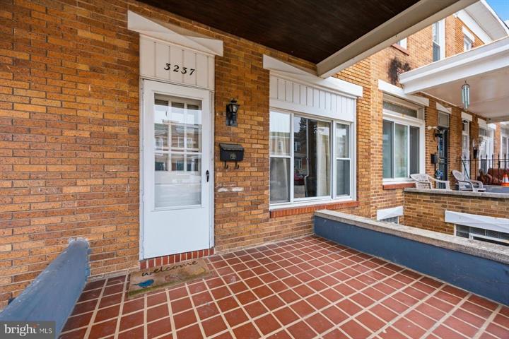 3237 Dudley Avenue — Photo 2